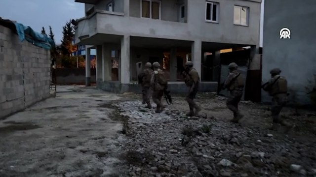 Adana uyuşturucu satıcılarına operasyon