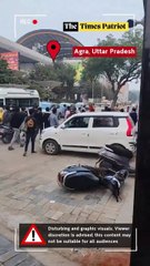 Agra: Shocking incident near Salt Cafe on Fatehabad Road, Tajganj police station area, as a young man is brutally assaulted by a group of youths in broad daylight.    The attackers used belts, slippers, kicks, and punches, throwing the victim to the groun