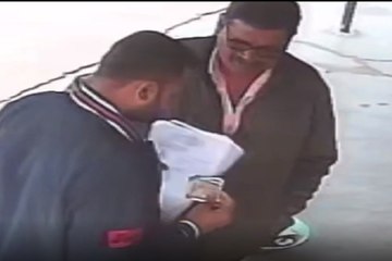 किसानों से हजारों रुपए ले रहा पटवारी