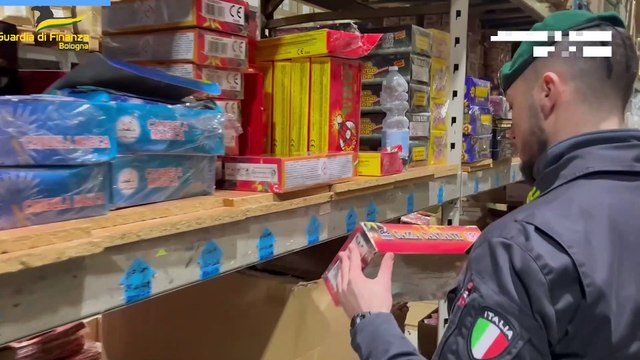 Fuochi d'artificio, maxi sequestro a Bologna in vista del Capodanno