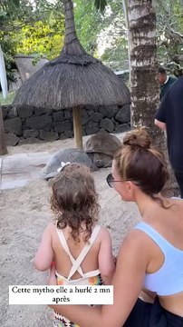 Vitaa en vacances avec son mari Hicham et leurs 3 enfants au soleil. Décembre 2024.