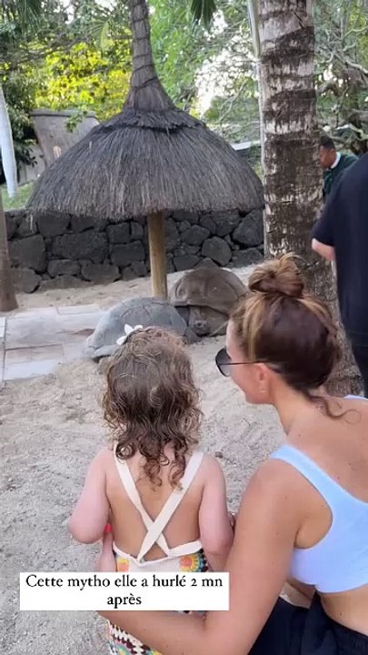 Vitaa en vacances avec son mari Hicham et leurs 3 enfants au soleil. Décembre 2024.