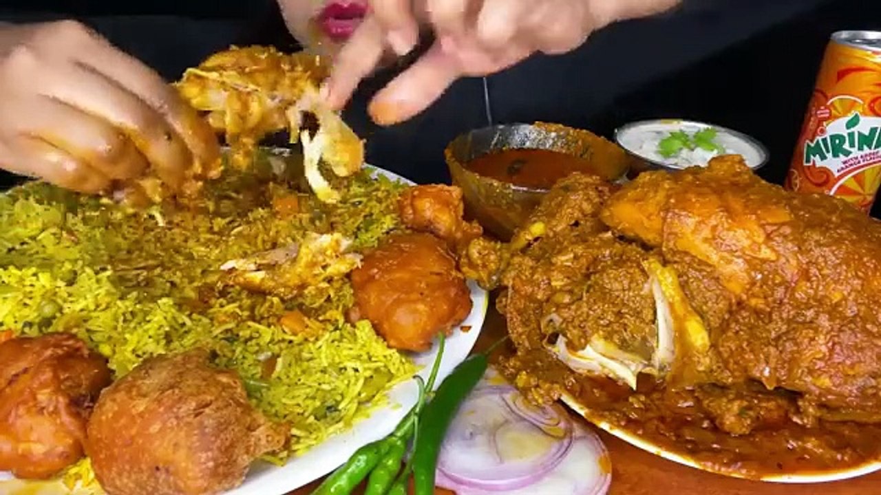 ASMR_EATING SPICY WHOLE CHICKEN CURRY+VEGETABLE PULAO+GOBI PAKORA l EATING VIDEO l _Spice asmr_