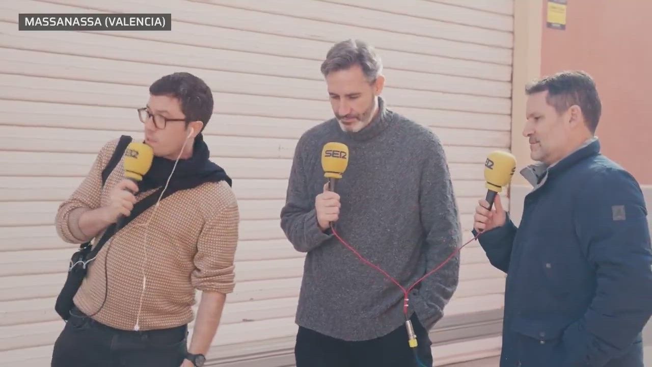 Vicente Moreno recorre Massanassa después de la DANA junto a El Larguero