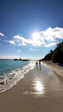 Dimitri Rassam en vacances au soleil avec son fils Balthazar et sa fille Darya. Décembre 2024.