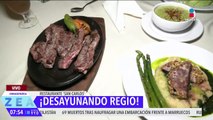 Gerardo Burgoa desayuna en el restaurante San Carlos, en Monterrey