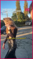 SIMONE : 2025 sera pleine de surprises et de S de (Simone) avec les doigts 💜