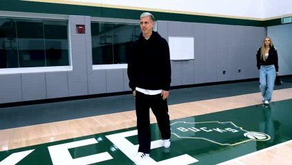 Dani Olmo conoce a Damian Lillard, el precursor de su celebración