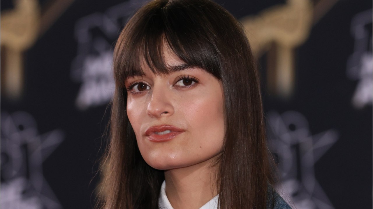 GALA VIDEO - Clara Luciani « fatiguée ", elle se confie sur sa nouvelle vie de maman : « C’est impossible de s’ennuyer "