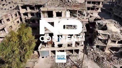 Siria, una coppia di anziani torna nella casa in rovina di Harasta