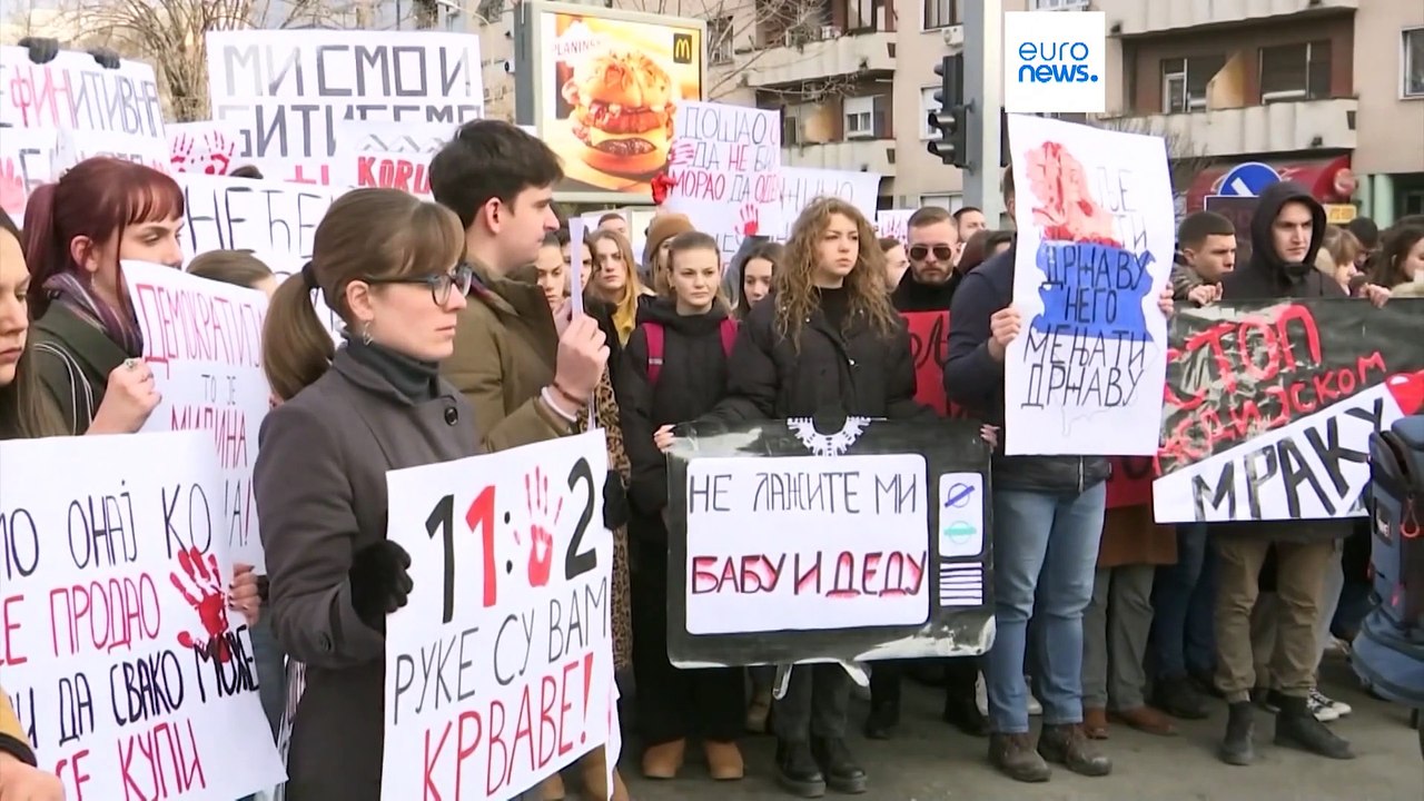 Студенты в Сербии требует привлечь к ответствен...