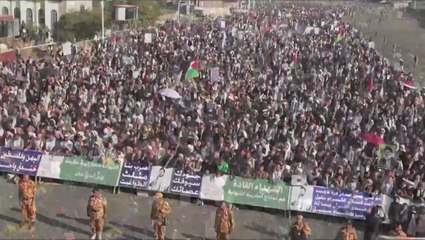 Yemenis stand in solidarity with Palestinians after Israeli strikes on Houthi targets