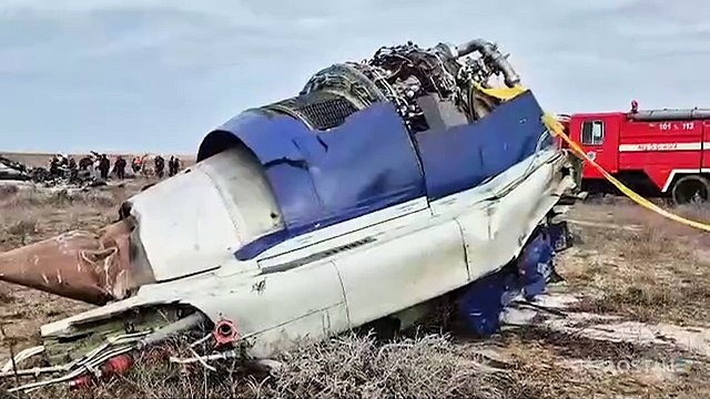 Investigação aponta interferência externa em queda de avião da Azerbaijan Airlines no Cazaquistão
