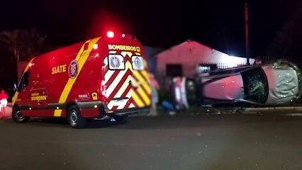 Motorista perde o controle da direção e capota veículo no Floresta