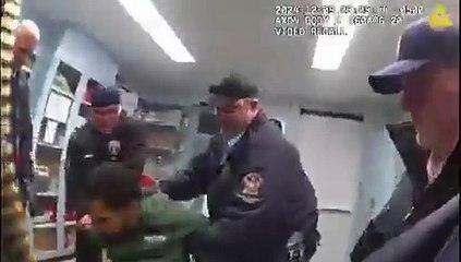 مقاطع فيديو 'صادمة'.. سجين يموت تحت الضرب المبرح من حراس السجن شمال ولاية نيويورك - RT Arabic