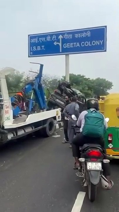 Road accident live || accident live Video #accident #road #roadaccident #carcrash #carhit #delhi #shahadra #india #safety #roadrage