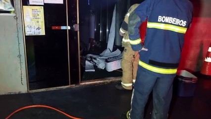 Conveniência é destruída por incêndio no bairro Cataratas