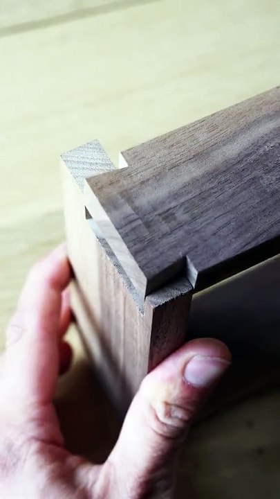 jewelry box with wooden hinges and herringbone parquetry full- #Woodwork #Satisfying #Woodcraft #Project2025 #Craftsmanship#woodwork #satsifying #woodcraft-project2025-✌👍