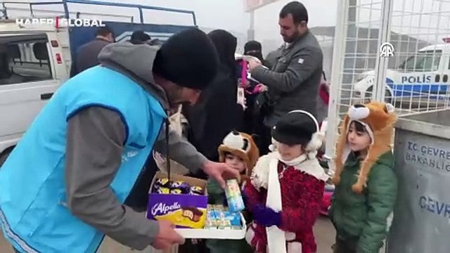 Türkiye'deki Suriyelilerin Kilis'ten ülkelerine dönüşü sürüyor: Savaş artık bitti, herkes dönebilir