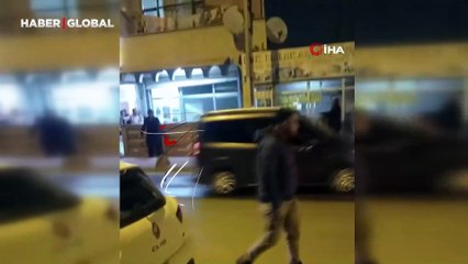 İstanbul'da iki arkadaşın 'okeyde işlek taş attın' kavgası kamerada