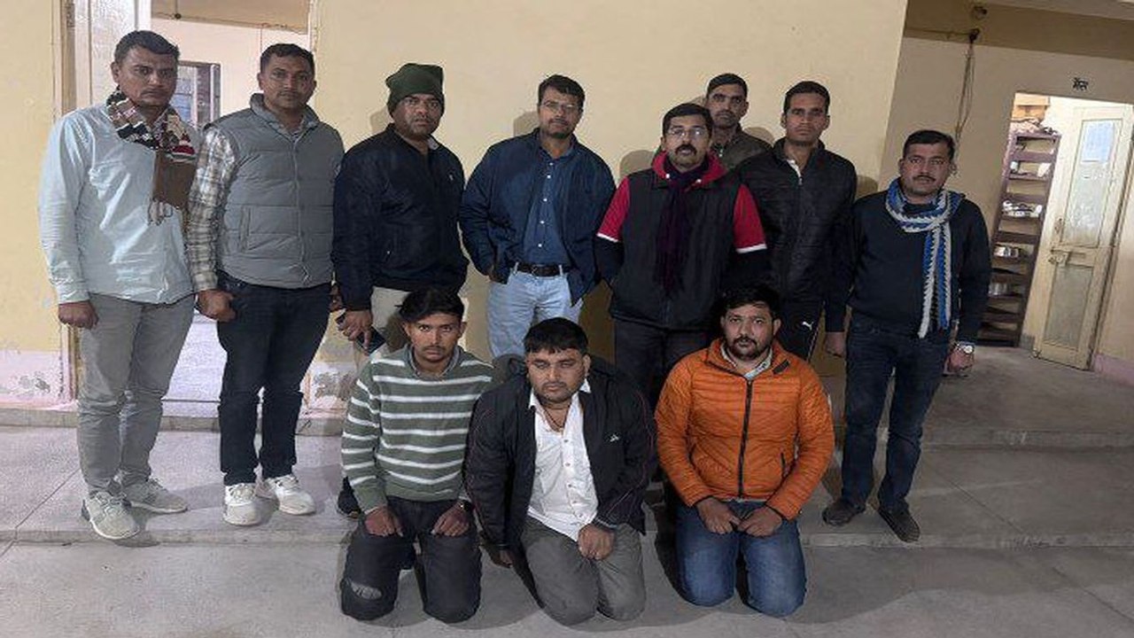 Watch Video: 1 ईनामी आरोपी सहित 2 वांछित आरोपियों को पकड़ा, 7. 50 लाख नकद व एक कार जब्त