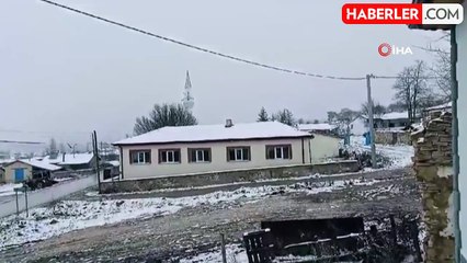 Eskişehir Seyitgazi'de Kar Yağışı Mahalleyi Beyaza Bürüdü