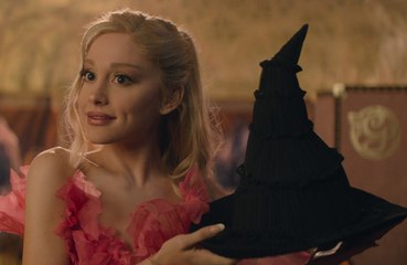 Ariana Grande wore a “tiny little butt ruffle” in ‘Wicked’