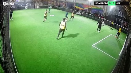 28/12 à 17:37 - Football Terrain 1 (LeFive P18)