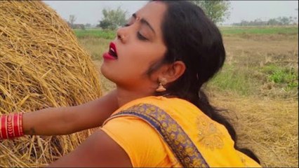 पड़ोसन अकेले में जा पड़ोसी के साथ जो की देख होश ऊड़ जाएगा - Bhojpuri Comedy Video