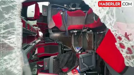 Kars'ta yolcu otobüsü devrildi, 23 kişi yaralandı