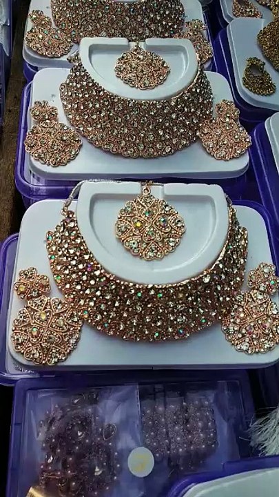 shadi jewellery collection in sadar bazar #simplelivingwithisha #sadarbazar #delhi #shorts - OK Shukla Ji (720p, h264)