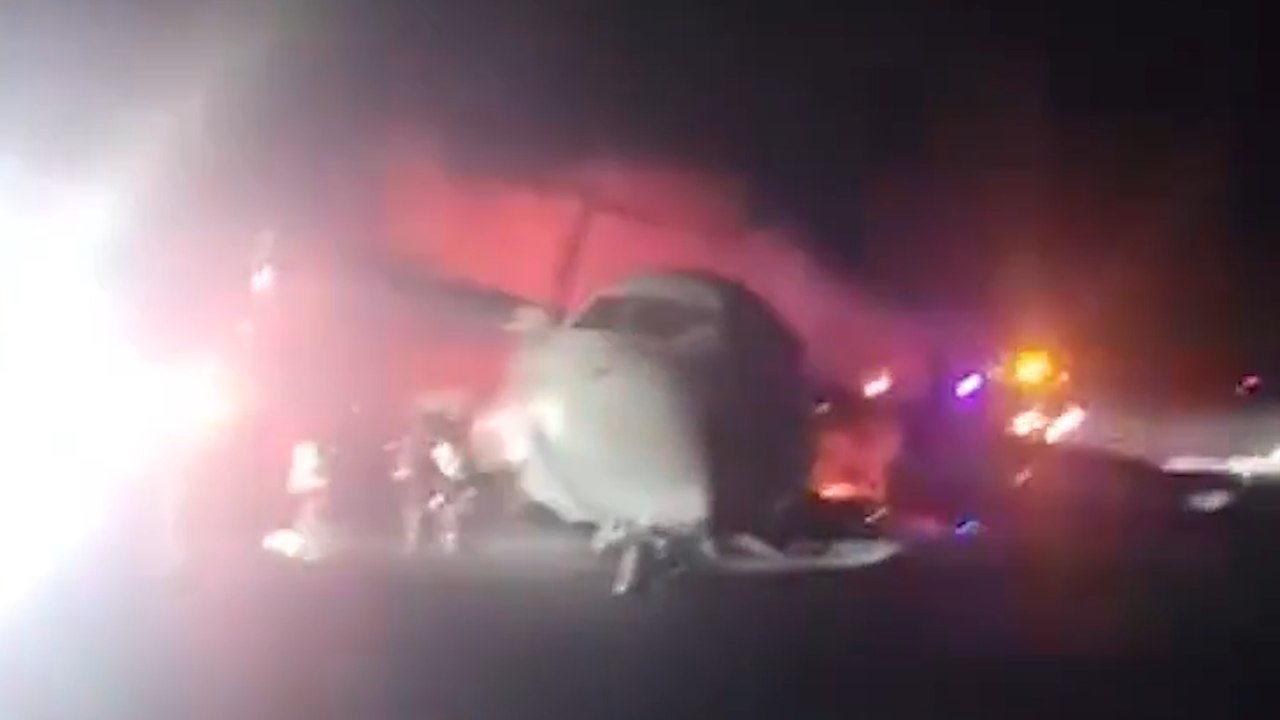 Le train d'atterrissage d'un avion prend feu, les passagers sains et saufs
