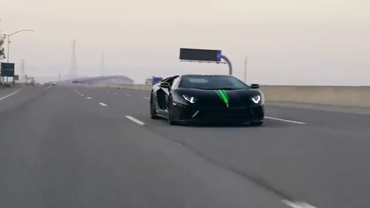 Flame Spitting Aventador S in [4K]