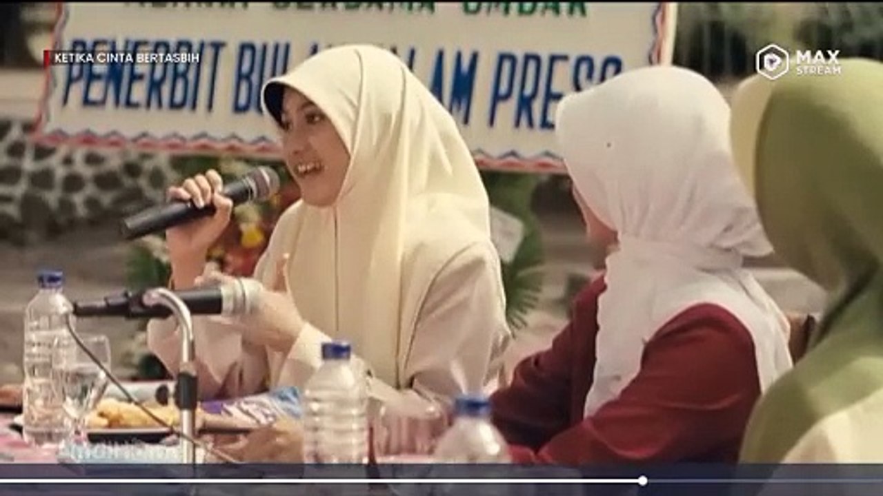 Ketika Cinta Bertasbih (2009) • Kata Kata Makna Cinta versi Husna & Anna Scene | MAXSTREAMTV