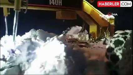 Hakkari'de 51 Yerleşim Yerinin Yolu Yeniden Ulaşıma Açıldı