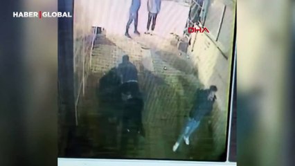 Takip edildiklerini düşünen şüphelilerden polise saldırı! 27 suç kaydıyla dolaştıkları ortaya çıktı