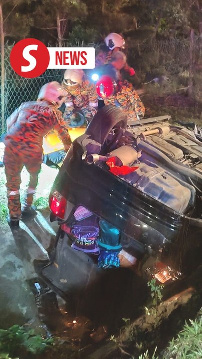 Six family members escape with minor injuries after car overturns into Kluang ditch
