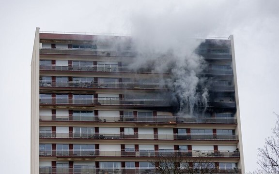 80 pompiers mobilisés pour un incendie au 14e étage d’un immeuble à Vanves