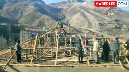 Derecik'te Şiddetli Rüzgar Çatıları Uçurdu