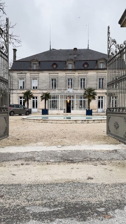 🎥✨ Une journée mémorable à la distillerie de Gin Citadelle, en compagnie des meilleurs amis et d’un des meilleurs gins au monde ! 🥂🍸