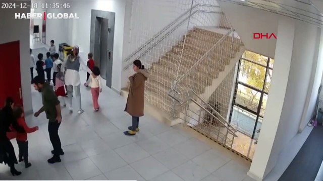 Okul müdürü Heimlich manevrasıyla hayat kurtardı