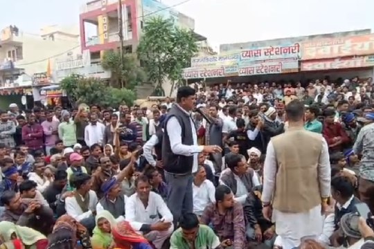 देवास में भीम आर्मी ने किया प्रदर्शन, दलित युवक की पुलिस हिरासत में मौत को लेकर हंगामा