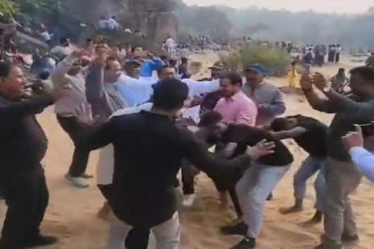 Officers dance video: आबकारी अधिकारियों ने फिल्मी गानों पर जमकर किया डांस