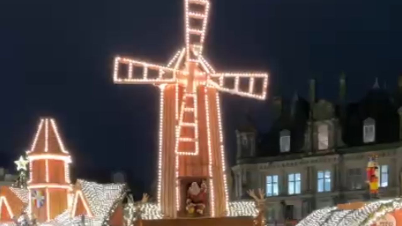 Vibrant street tour showcases refreshing Christmas lights and adorable holiday decorations
