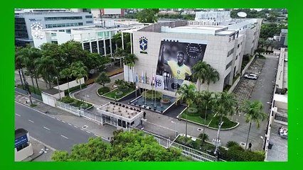 Vini Jr. é homenageado em fachada da CBF