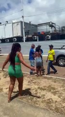 Ambulantes se envolvem em confusão com agentes da Semop na Boca do Rio; assista