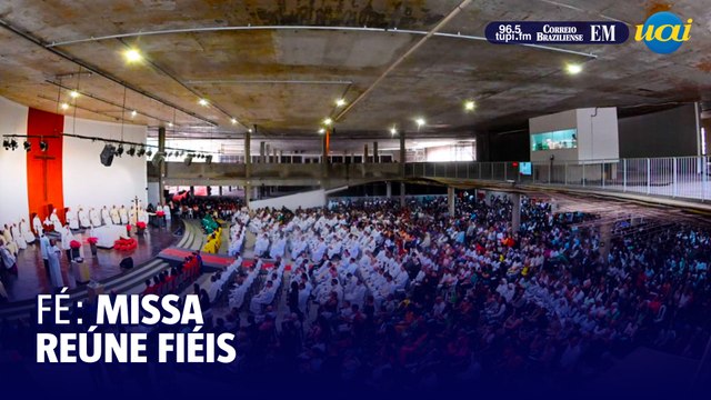 Missa na Catedral Cristo Rei, em BH, com 2,4 mil fiéis, marca abertura do Jubileu da Esperança