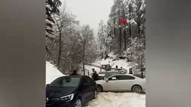 Bursa’da o yolda kar esareti! Çok sayıda kişi mahsur kaldı