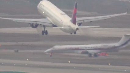 Los Ángeles: ¡A punto de chocar! Aviones de Key Lime Air y Delta casi colisionan en la pista