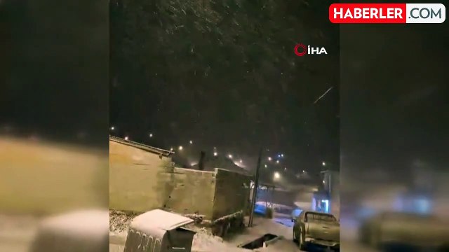 Edirne'de Besiciler Kar Yağışıyla Mücadele Ediyor